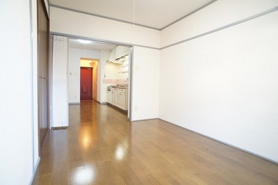 Living and room. Brightly, There is a sense of open ☆