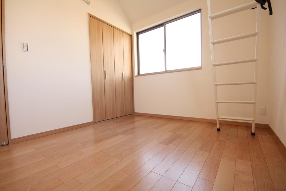 Non-living room. Indoor (12 May 2013) Shooting