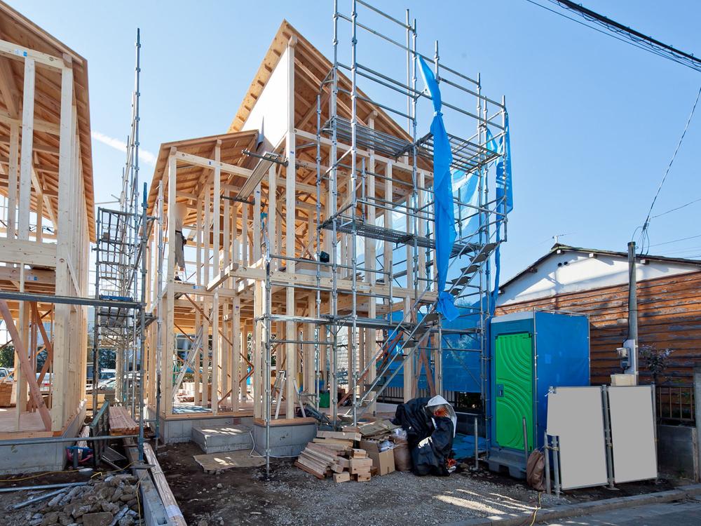 Local photos, including front road. Local (11 May 2013) Shooting