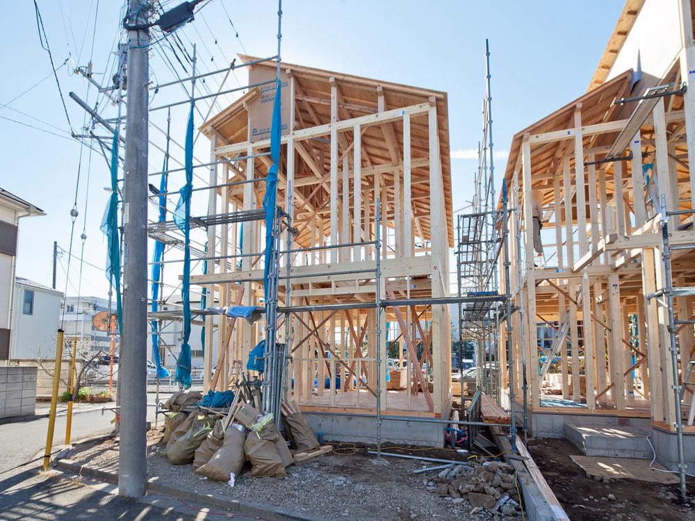 Local photos, including front road. Local (11 May 2013) Shooting