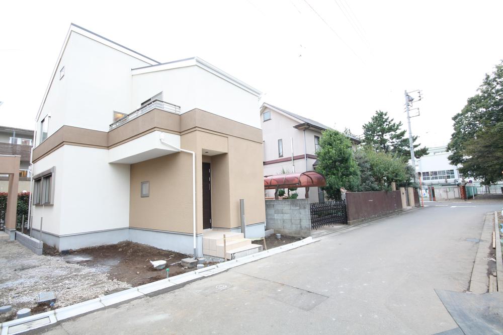 Local appearance photo. Local (11 May 2013) Shooting