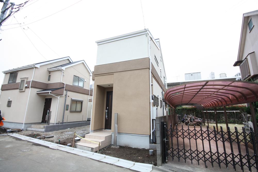 Local appearance photo. Local (11 May 2013) Shooting