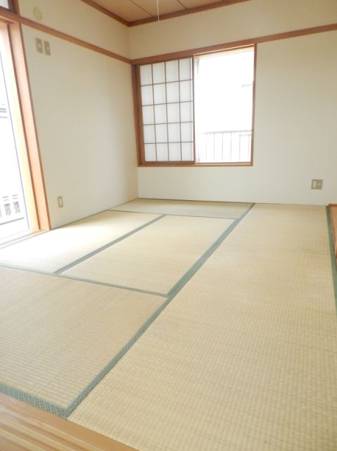 Living and room. There is also a Japanese-style room