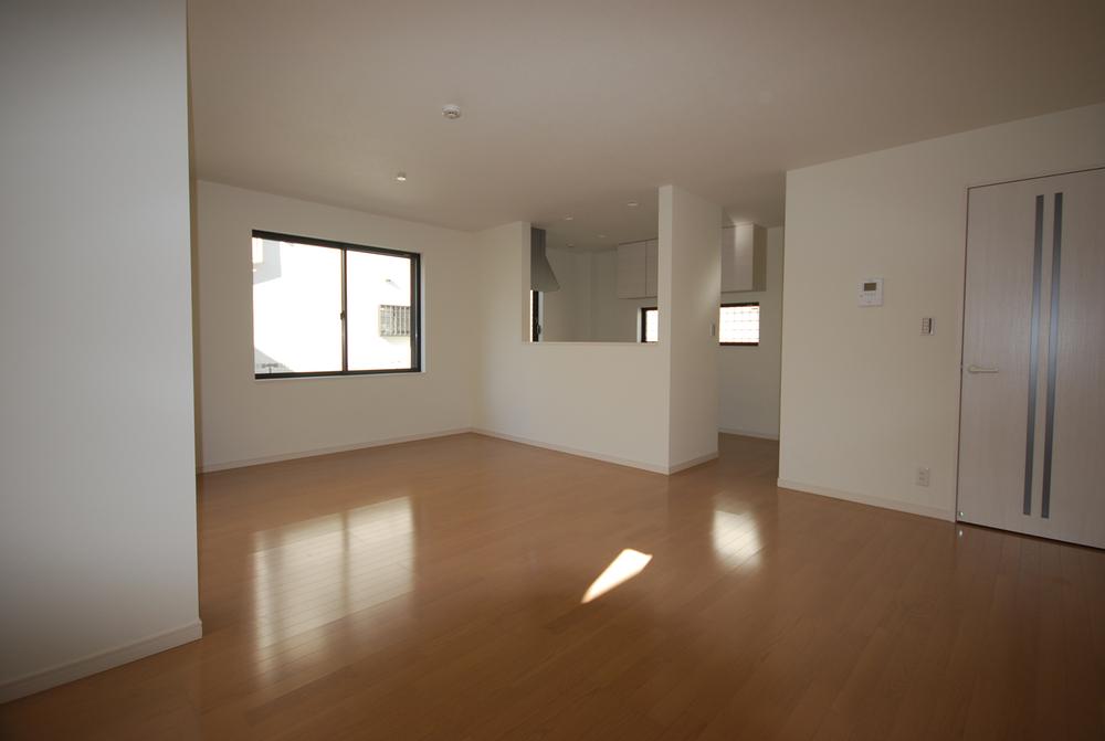 Same specifications photos (living). Seller same specifications