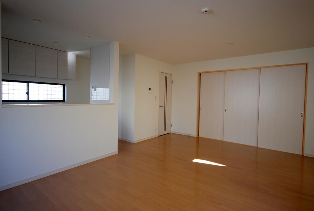 Same specifications photos (living). Seller same specifications