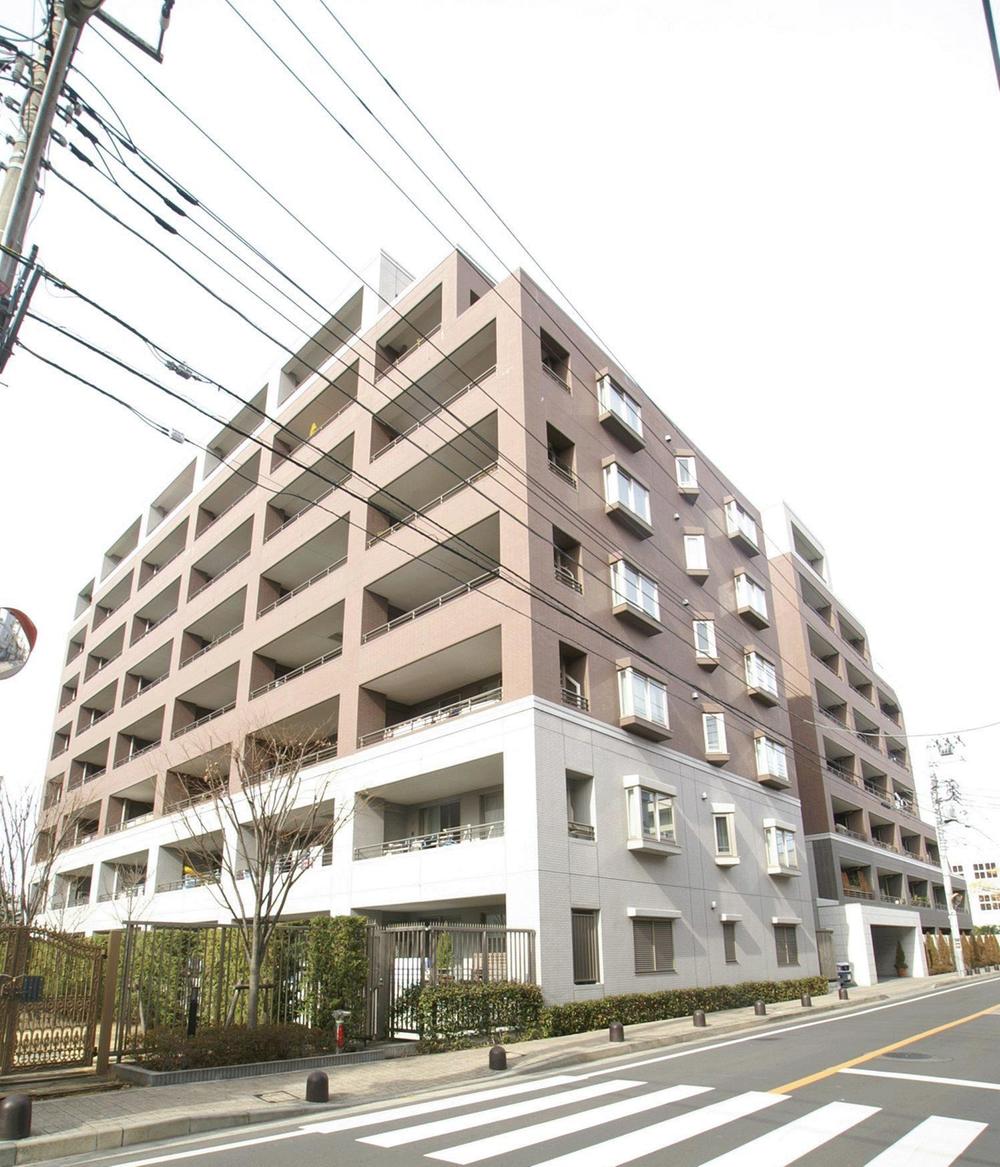 Local appearance photo. Local (11 May 2013) Shooting