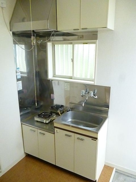 Kitchen. Gas stove is can be installed kitchen.
