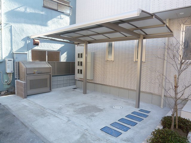 Other common areas. It is a roof with bicycle parking!