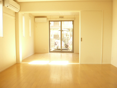 Living and room. Good per yang!