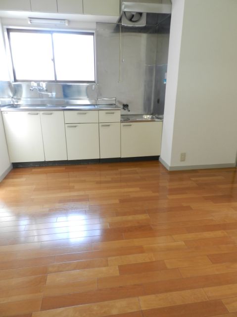 Kitchen. There is a gas stove can be installed a window!