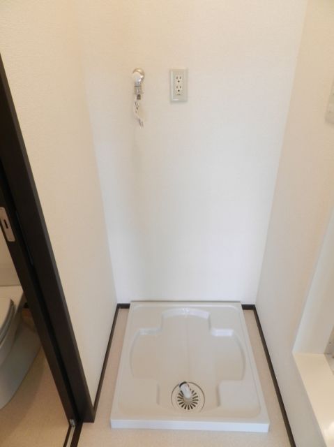 Other room space. Indoor Laundry Storage!