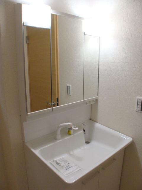 Wash basin, toilet. Example of construction