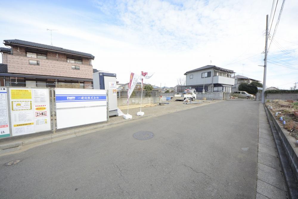 Local photos, including front road. Local (12 May 2013) Shooting