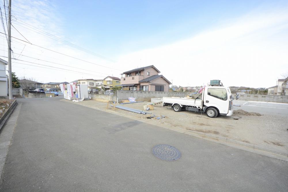 Local photos, including front road. Local (12 May 2013) Shooting