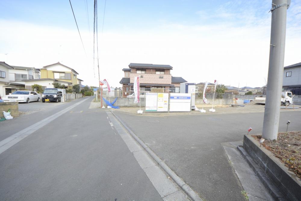 Local photos, including front road. Local (12 May 2013) Shooting