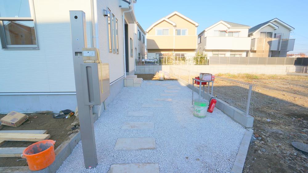 Local photos, including front road. Parking space