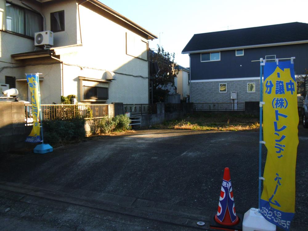 Local photos, including front road. Local (12 May 2013) Shooting