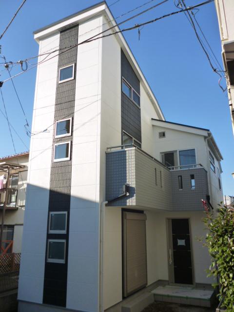 Local appearance photo. Local (12 May 2013) Shooting