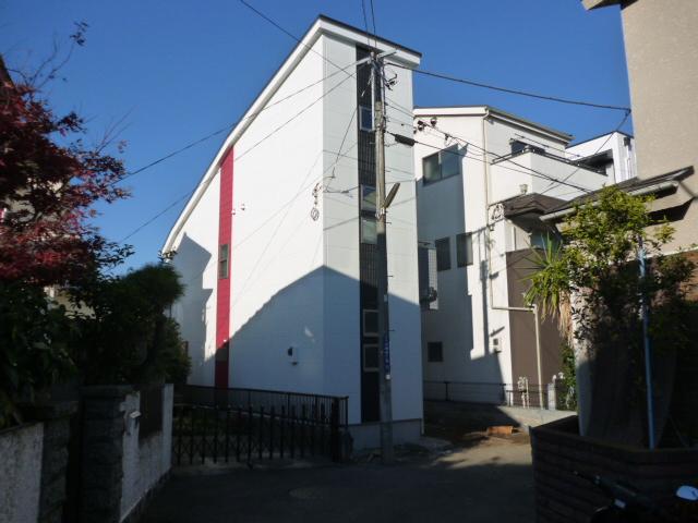 Local photos, including front road. Local (12 May 2013) Shooting