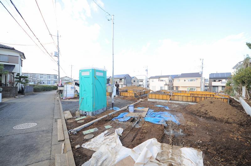 Local photos, including front road. Local (12 May 2013) Shooting