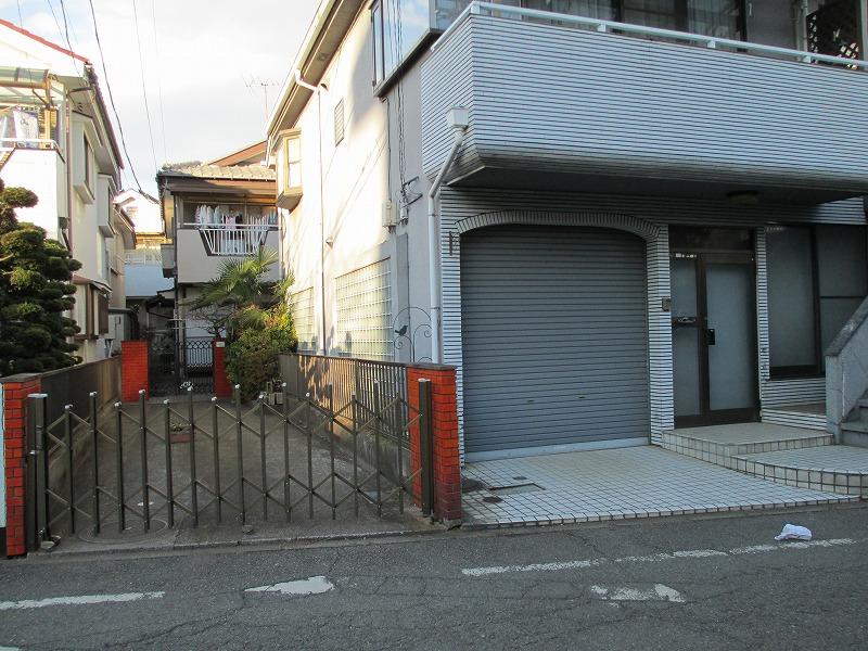 Other local. Sense of openness, such as a corner lot per west adjacent land passage. Exposure to the sun, Ventilation is also a good location conditions. 