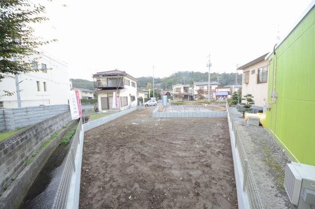 Local land photo. From the south