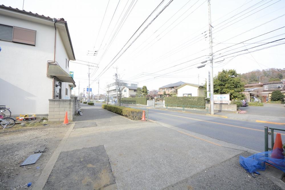 Local photos, including front road. Sidewalk of spread has been in place on the front road.  Local (December 9, 2013) Shooting