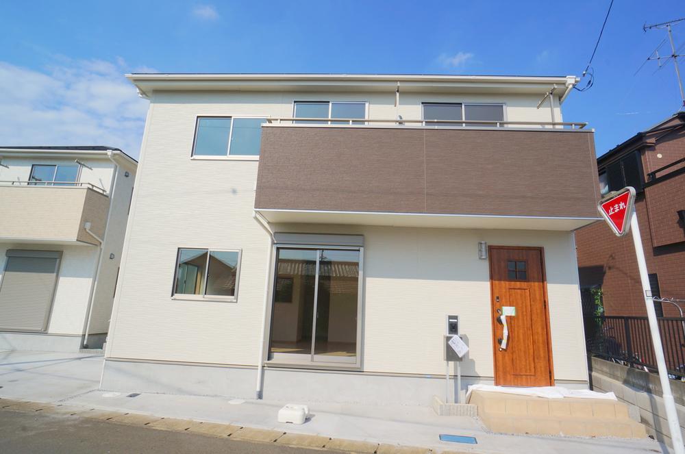 Local appearance photo. Local shooting