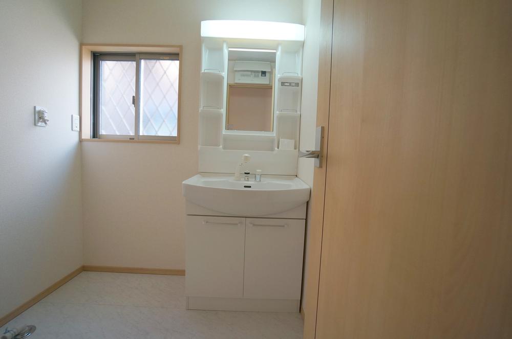 Other introspection. Wash basin