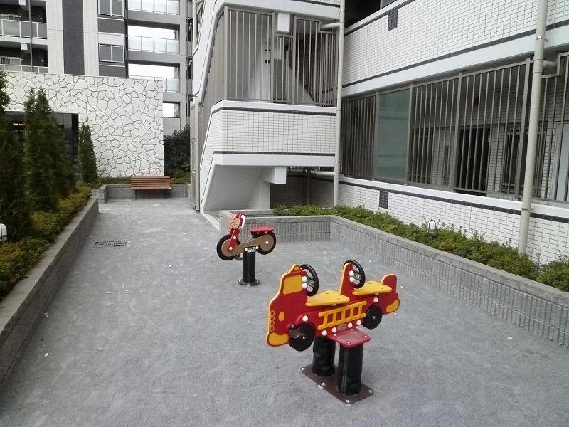 Garden. On-site park