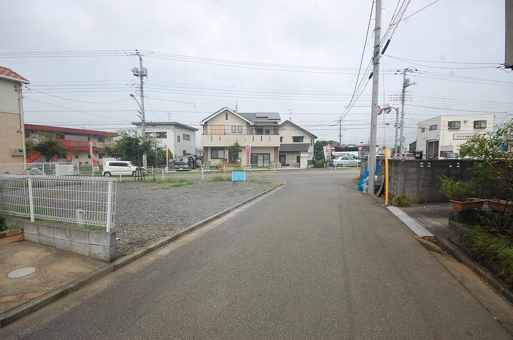 Local photos, including front road. Local shooting