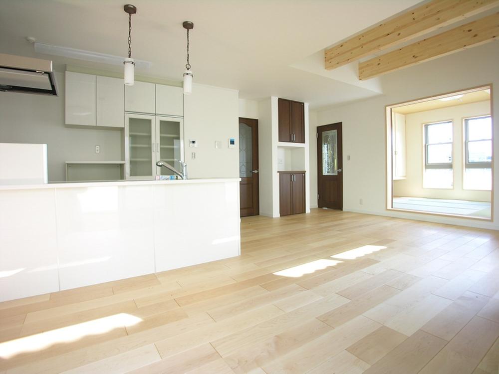 Same specifications photos (living). Same specifications (living)  □  ■  □ Co., the housing market □  ■  □ 