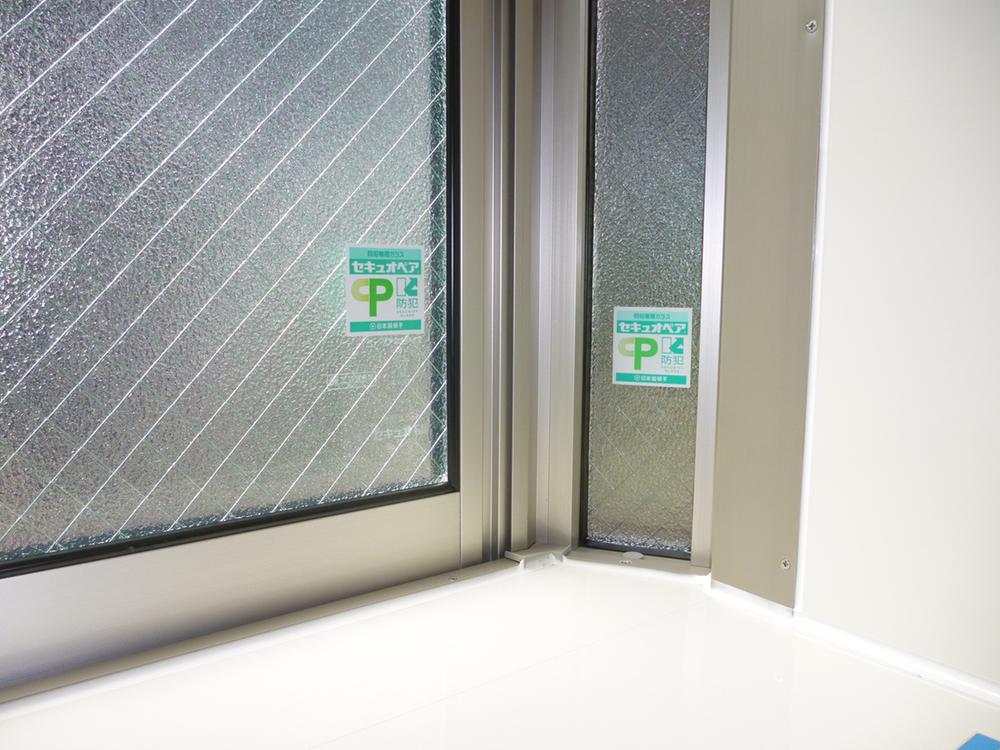 Security equipment. Has adopted a "security glass" in the first kaizen window (seller construction cases)