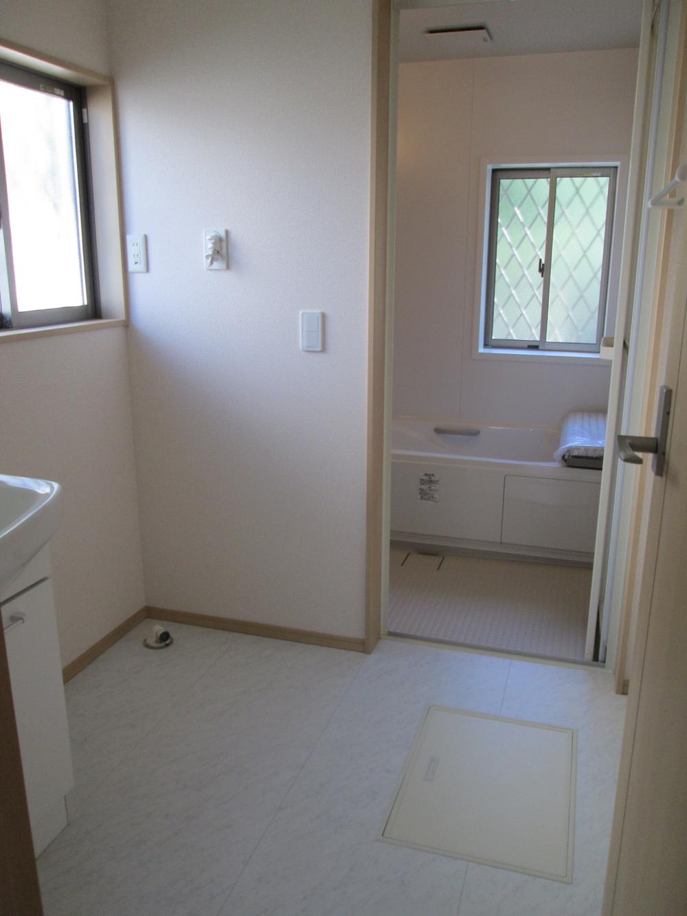 Wash basin, toilet. Building 2