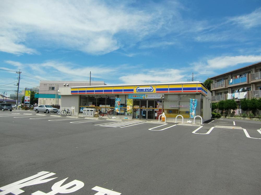 Convenience store. Until MINISTOP 572m