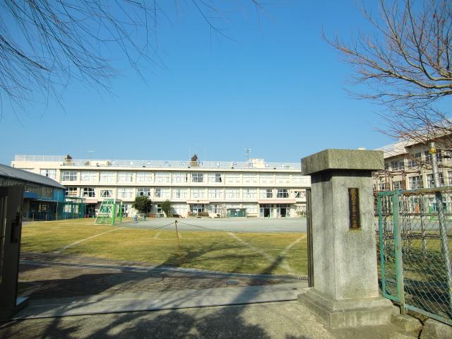 Primary school. Third to elementary school 1265m