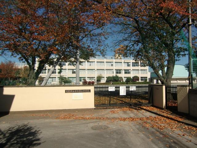 Junior high school. 295m to the third junior high school