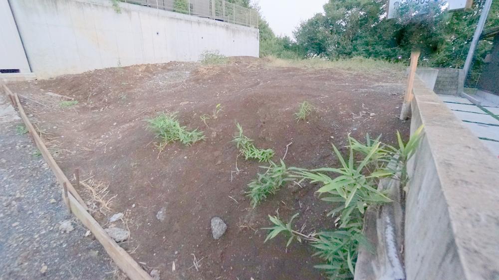 Local photos, including front road. Current state