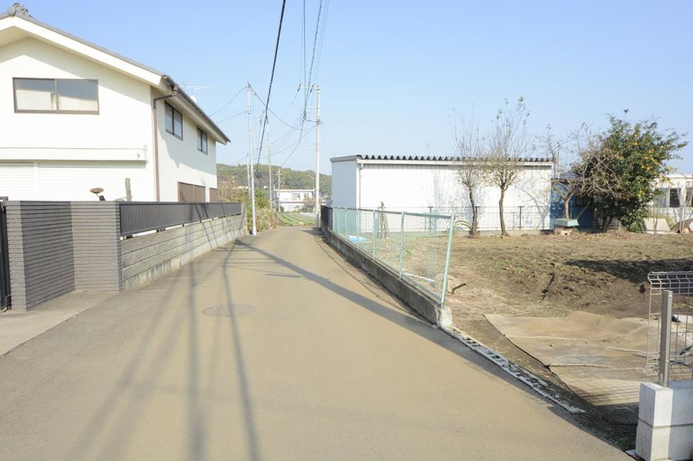 Local photos, including front road. Local (11 May 2013) Shooting