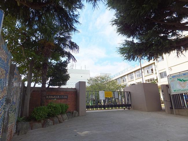 Primary school. It musashimurayama stand up to the first elementary school 613m