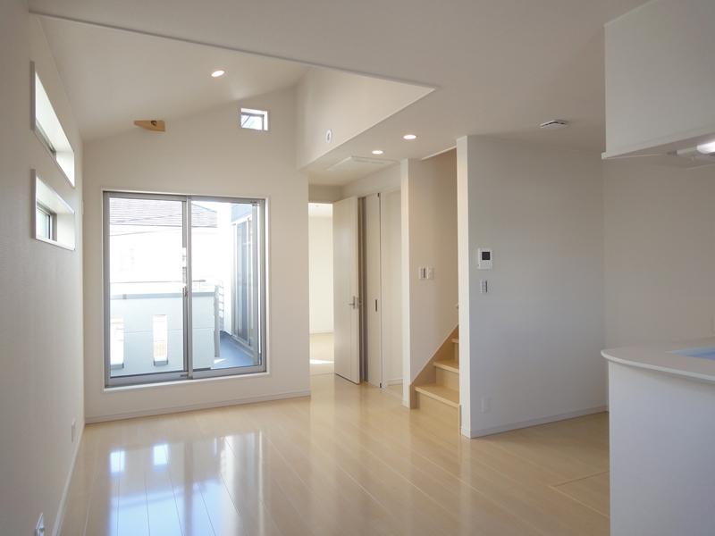 Living. Vaulted ceiling with living (12 May 2013) Shooting