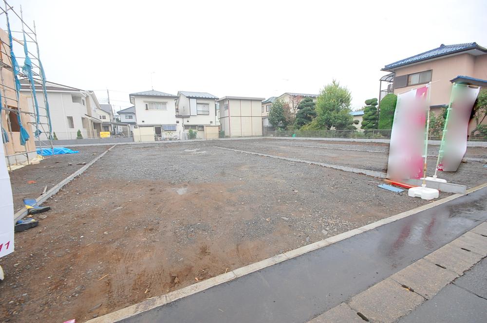 Local photos, including front road. Current state October shooting