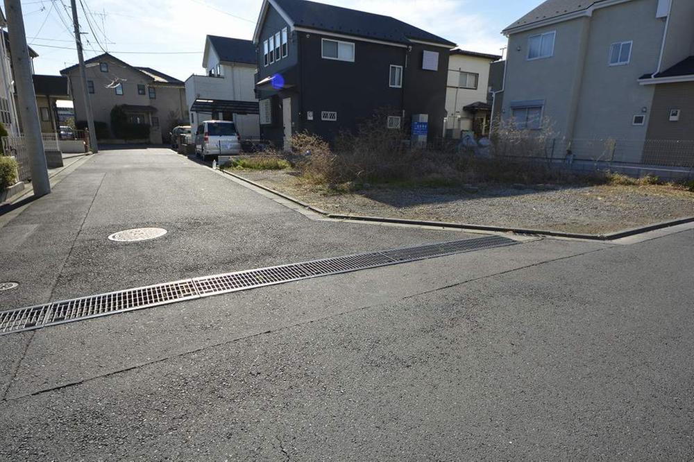 Local photos, including front road. East side road