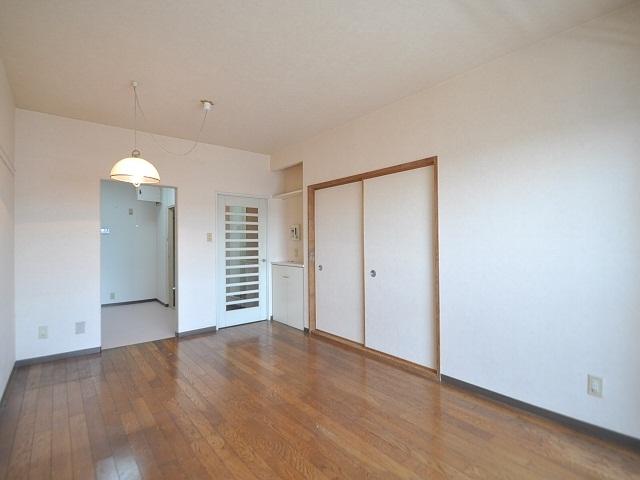 Living. Estate large South Park Living