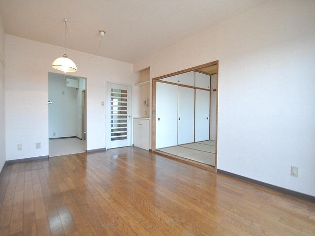 Living. Estate large South Park Living