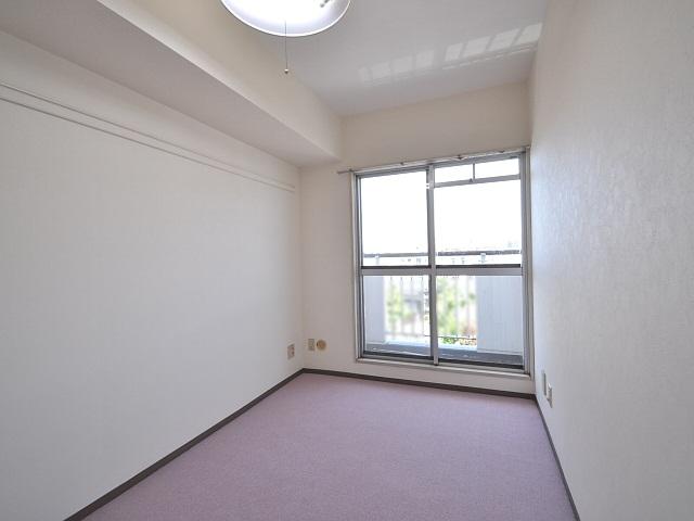 Non-living room. Estate large South Park Western-style