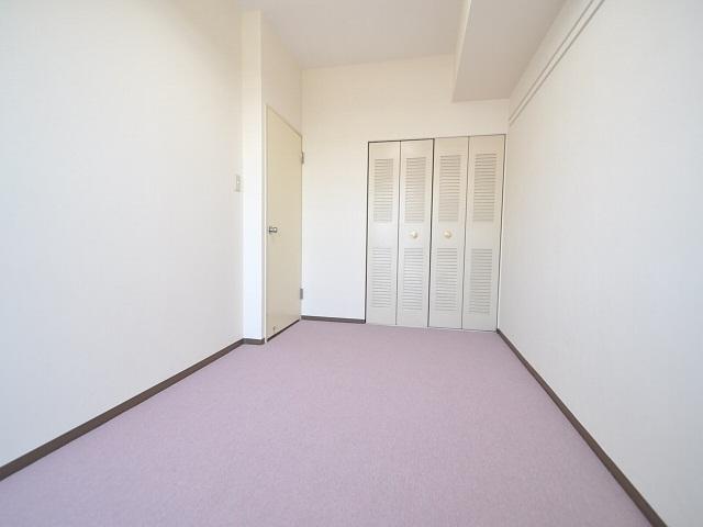 Non-living room. Estate large South Park Western-style