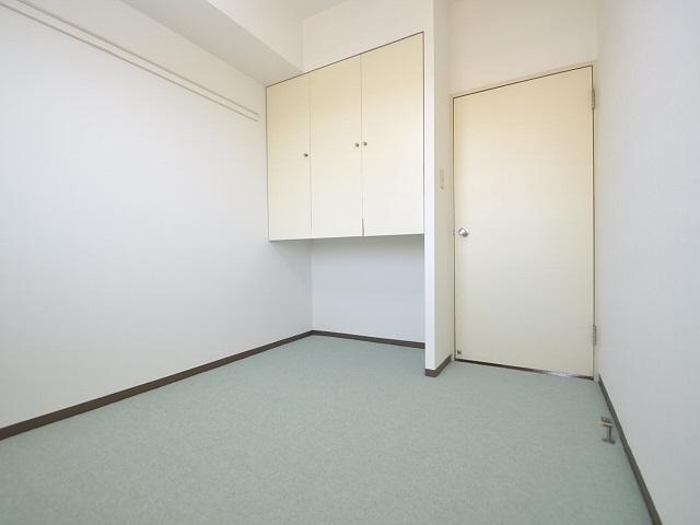 Non-living room. Estate large South Park Western-style