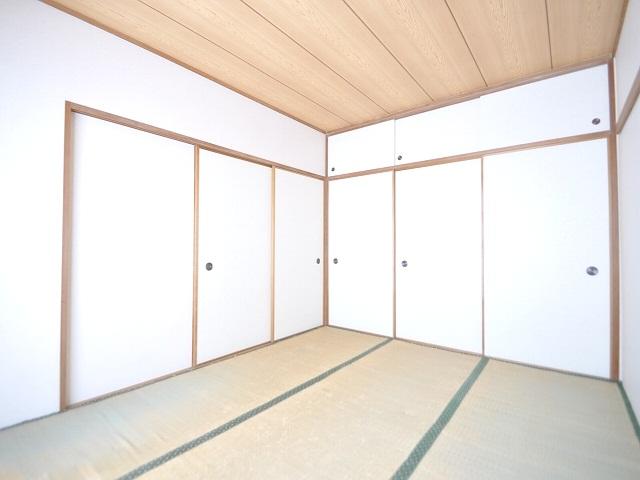 Non-living room. Estate large South Park Japanese-style room