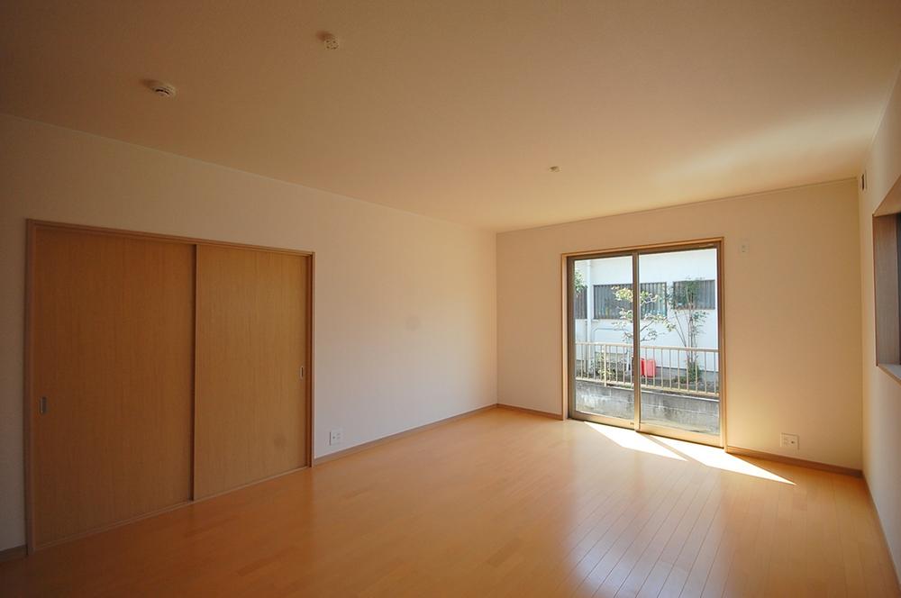 Same specifications photos (living). Example of construction